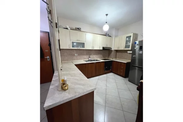 Shtepi me qera Apartament ne Tirane, 1+1, Mobilimi Pjeserisht e mobiluar, Pagesa 400  Euro.