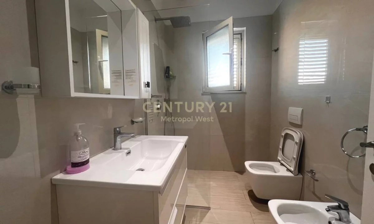 Shtepi me qera Apartament ne Tirane, 2+1, Mobilimi E mobiluar, Pagesa 650  Euro.