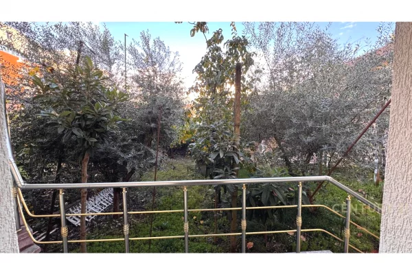 Shtepi me qera Apartament ne Tirane, 2+1, Mobilimi E mobiluar, Pagesa 650  Euro.