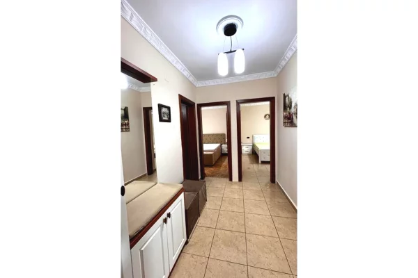 Shtepi me qera Apartament ne Tirane, 2+1, Mobilimi E mobiluar, Pagesa 650  Euro.