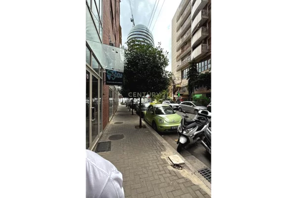 DYQAN KOMERCIAL PRAN QENDRES, RRUGA BARDHOK BIBA