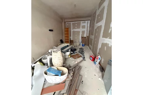 DYQAN KOMERCIAL PRAN QENDRES, RRUGA BARDHOK BIBA