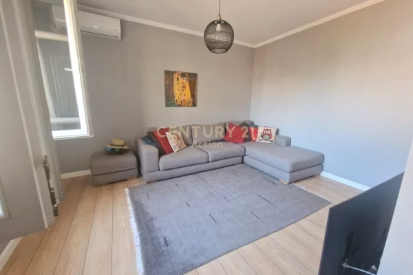 Shtepi me qera Apartament ne Tirane, 2+1, Mobilimi E mobiluar, Pagesa 550  Euro.