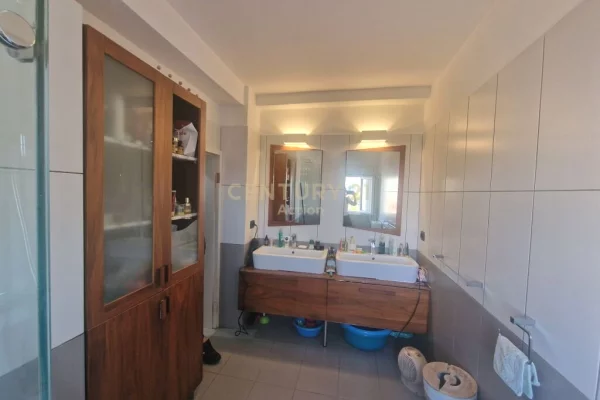 Jepet me qira apartament 2+1 pranë Pazarit të Ri – rruga "Tefta Tashko", Tiranë!