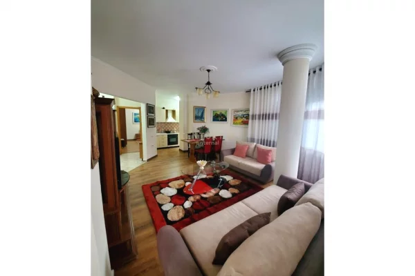 Shtepi me qera Apartament ne Tirane, 2+1, Mobilimi E mobiluar, Pagesa 550  Euro.