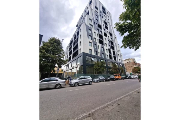 CORNER, BUZE RRUGE KRYESORE 160M2 Ambient Komercial me Qira – Rruga e Barrikadave, Qender, Tirane