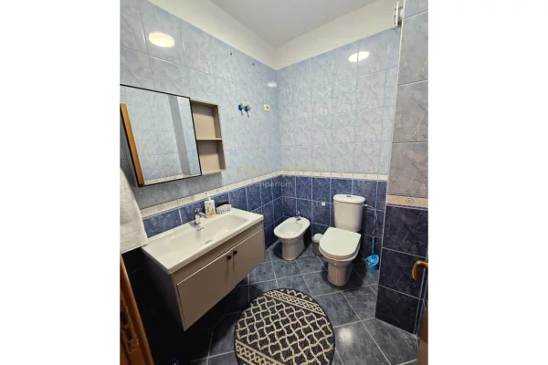 Shtepi me qera Apartament ne Tirane, 2+1, Mobilimi E mobiluar, Pagesa 700  Euro.