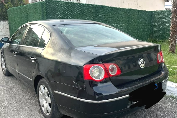 Makina ne shitje ne Tirane - 300,000 Leke