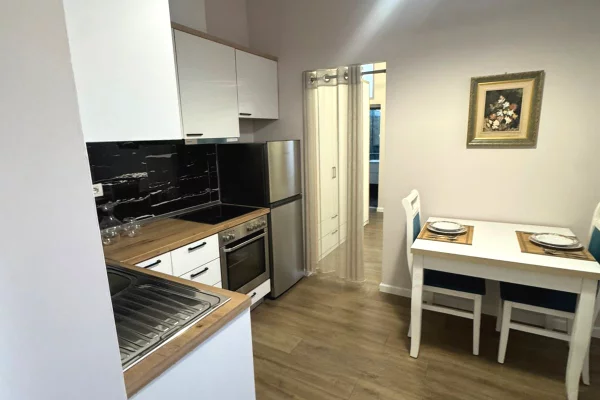 Appartamento in vendita a Tirana Garsoniere, Arredato