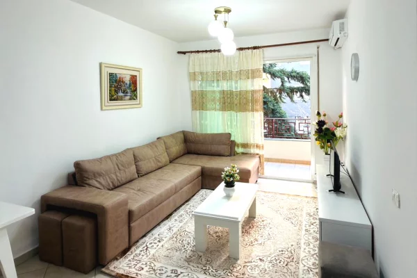 Shtepi me qera Apartament ne Tirane, 2+1, Mobilimi E mobiluar, Pagesa 600  Euro.