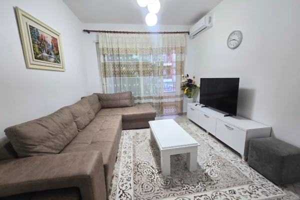 Shtepi me qera Apartament ne Tirane, 2+1, Mobilimi E mobiluar, Pagesa 600  Euro.