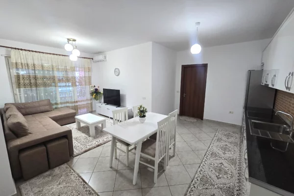 Shtepi me qera Apartament ne Tirane, 2+1, Mobilimi E mobiluar, Pagesa 600  Euro.