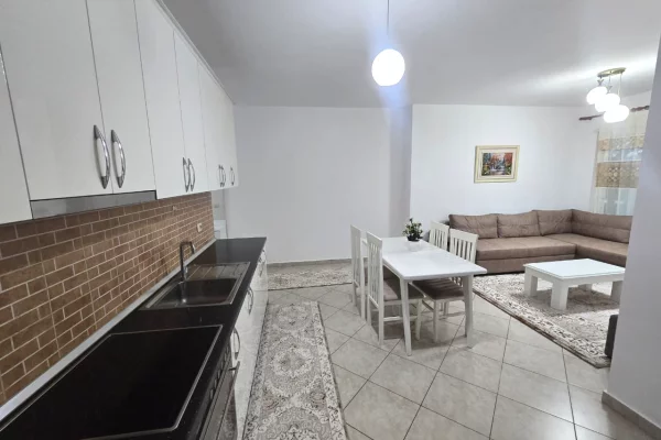 Shtepi me qera Apartament ne Tirane, 2+1, Mobilimi E mobiluar, Pagesa 600  Euro.