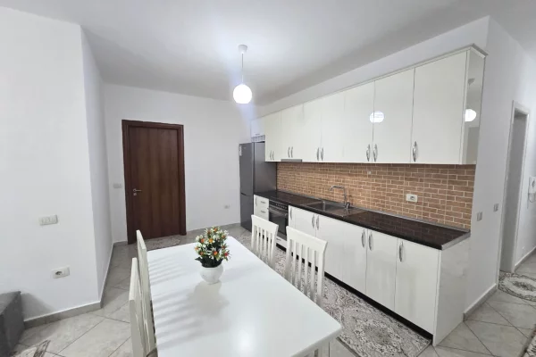 Shtepi me qera Apartament ne Tirane, 2+1, Mobilimi E mobiluar, Pagesa 600  Euro.