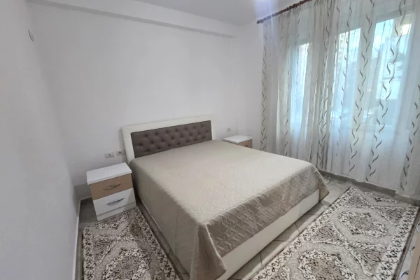 Shtepi me qera Apartament ne Tirane, 2+1, Mobilimi E mobiluar, Pagesa 600  Euro.