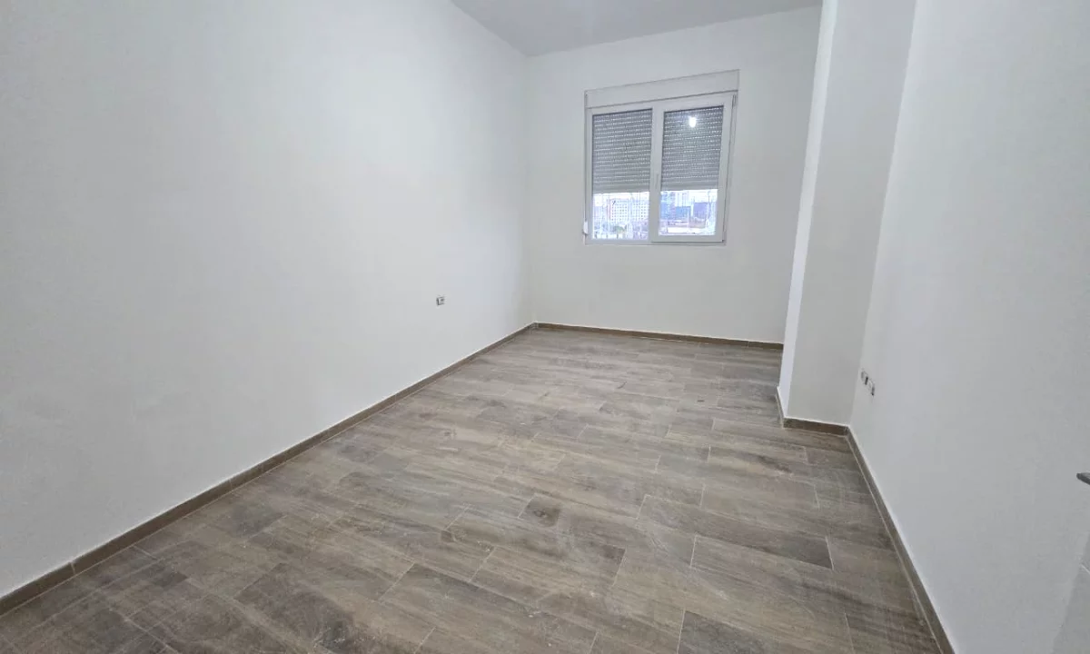 Shtepi ne shitje Apartament ne Tirane, 2+1, Mobilimi Bosh, pa mobiluar, Pagesa 140,000  Euro.