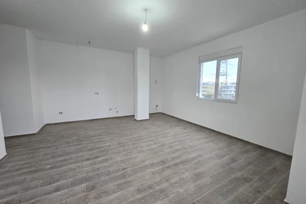 Shtepi ne shitje Apartament ne Tirane, 2+1, Mobilimi Bosh, pa mobiluar, Pagesa 140,000  Euro.