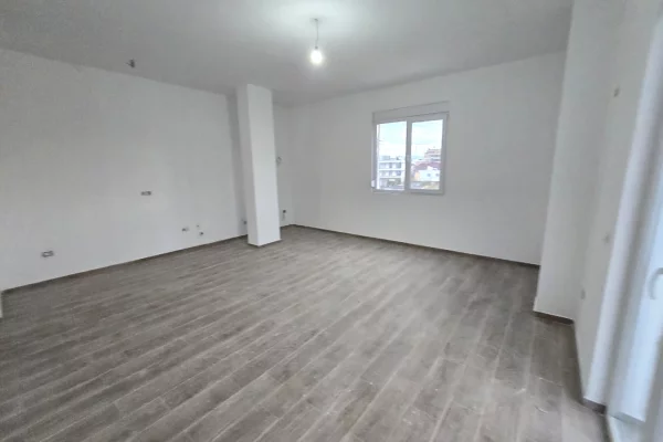Shtepi ne shitje Apartament ne Tirane, 2+1, Mobilimi Bosh, pa mobiluar, Pagesa 140,000  Euro.