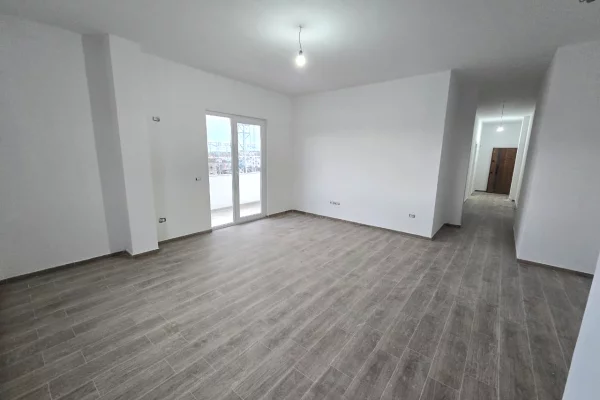 Shtepi ne shitje Apartament ne Tirane, 2+1, Mobilimi Bosh, pa mobiluar, Pagesa 140,000  Euro.