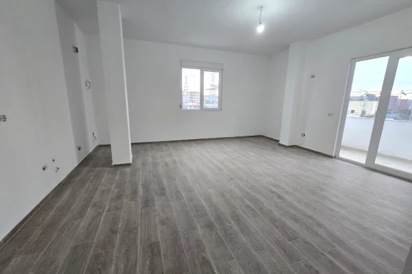 Shtepi ne shitje Apartament ne Tirane, 2+1, Mobilimi Bosh, pa mobiluar, Pagesa 140,000  Euro.
