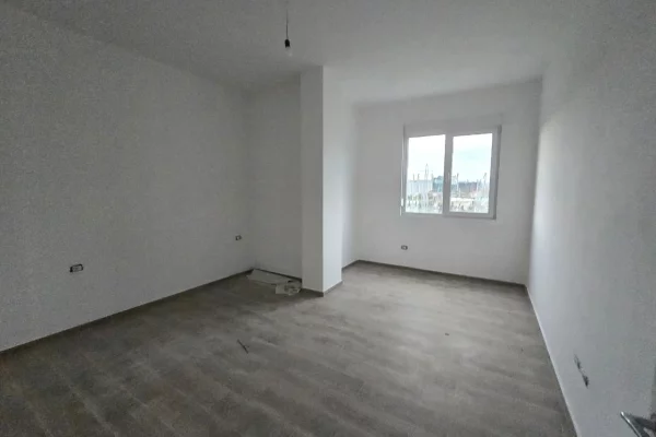Shtepi ne shitje Apartament ne Tirane, 2+1, Mobilimi Bosh, pa mobiluar, Pagesa 140,000  Euro.