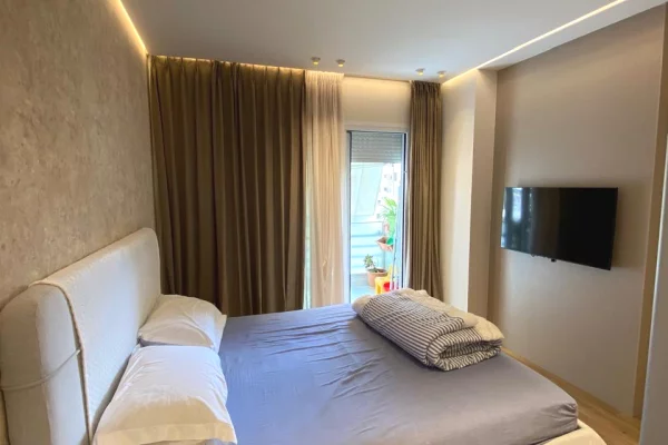 Shtepi me qera Apartament ne Tirane, 2+1, Mobilimi E mobiluar, Pagesa 950  Euro.