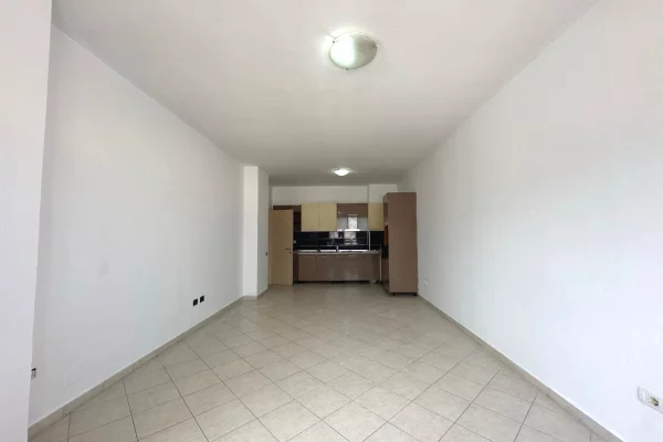 Shtepi ne shitje Apartament ne Tirane, 1+1, Mobilimi Bosh, pa mobiluar, Pagesa 110,000  Euro.