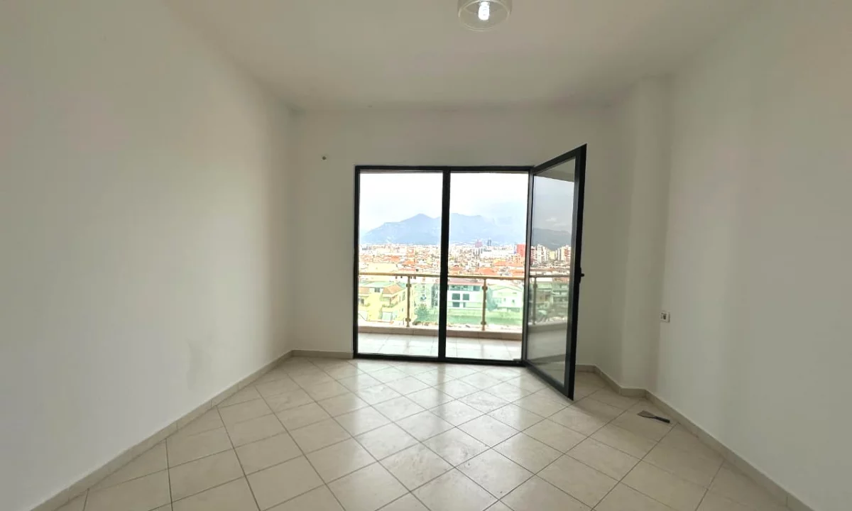 Shtepi ne shitje Apartament ne Tirane, 1+1, Mobilimi Bosh, pa mobiluar, Pagesa 110,000  Euro.
