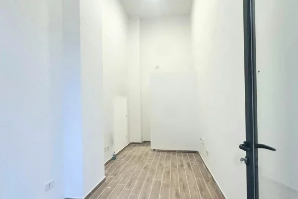 Ambient biznesi me qera 3+1 ne Tirane - 350 Euro