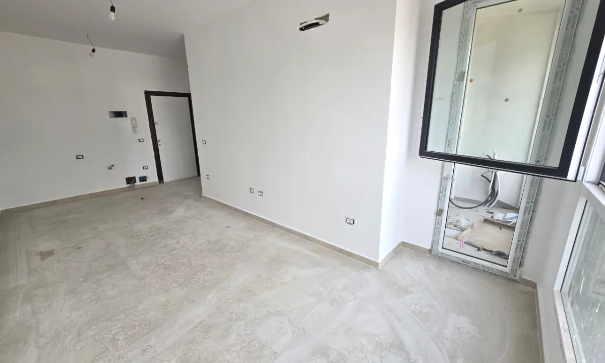 Shtepi ne shitje Apartament ne Tirane, 1+1, Mobilimi Bosh, pa mobiluar, Pagesa 146,500  Euro.