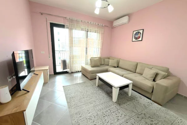 Shtepi me qera Apartament ne Tirane, 1+1, Mobilimi E mobiluar, Pagesa 550  Euro.