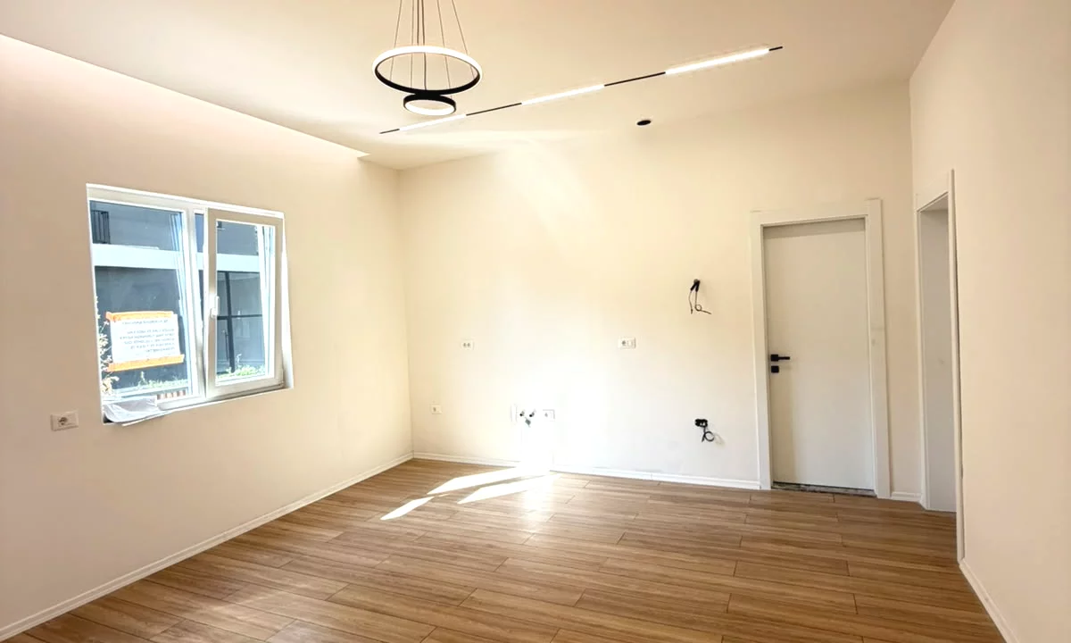 Shtepi ne shitje Apartament ne Tirane, 1+1, Mobilimi Bosh, pa mobiluar, Pagesa 93,000,000  Leke.