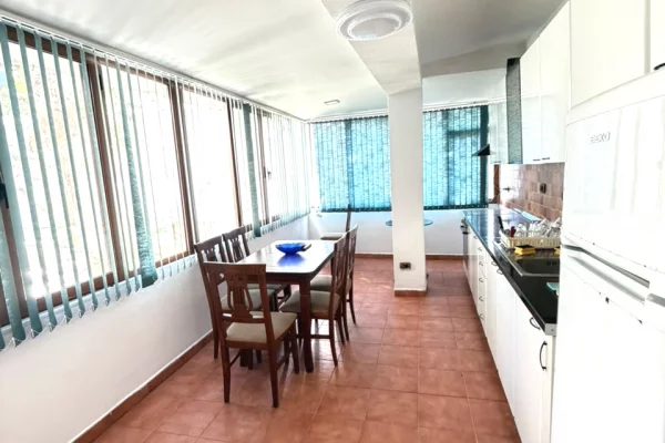 Shtepi me qera 3+1 ne Tirane - 1,100 Euro
