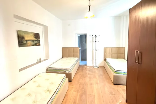 Shtepi me qera Apartament ne Tirane, 3+1, Mobilimi E mobiluar, Pagesa 1,100  Euro.