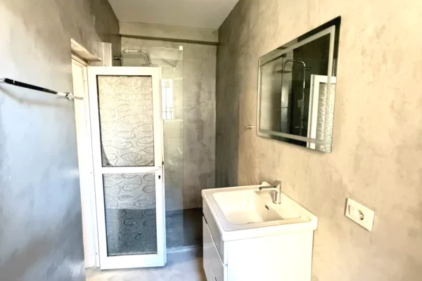 Shtepi me qera Apartament ne Tirane, 3+1, Mobilimi E mobiluar, Pagesa 1,100  Euro.