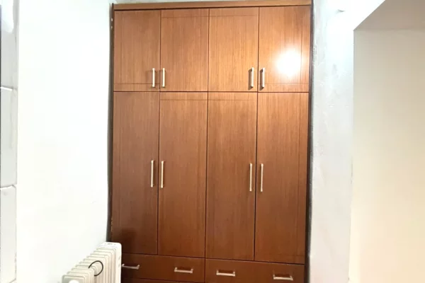 Shtepi me qera Apartament ne Tirane, 3+1, Mobilimi E mobiluar, Pagesa 1,100  Euro.