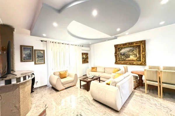 Shtepi me qera Apartament ne Tirane, 2+1, Mobilimi E mobiluar, Pagesa 900  Euro.