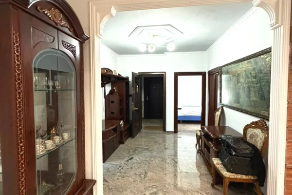 Shtepi me qera Apartament ne Tirane, 2+1, Mobilimi E mobiluar, Pagesa 900  Euro.