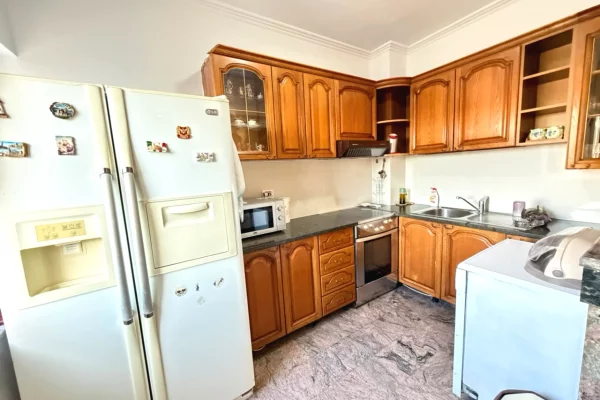 Shtepi me qera Apartament ne Tirane, 2+1, Mobilimi E mobiluar, Pagesa 900  Euro.