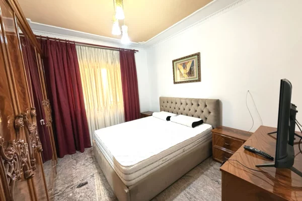 Shtepi me qera Apartament ne Tirane, 2+1, Mobilimi E mobiluar, Pagesa 900  Euro.