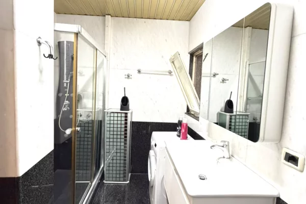 Shtepi me qera Apartament ne Tirane, 2+1, Mobilimi E mobiluar, Pagesa 900  Euro.