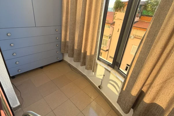 Shtepi me qera Apartament ne Tirane, 2+1, Mobilimi E mobiluar, Pagesa 900  Euro.