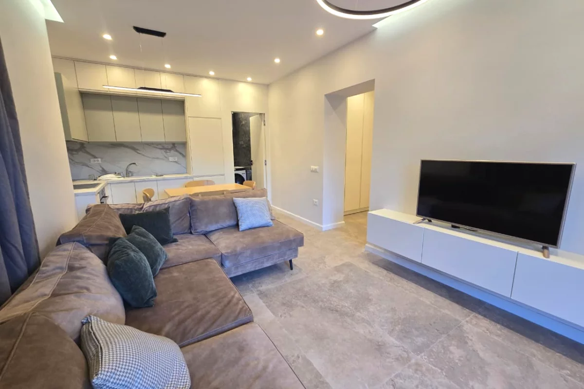Shtepi ne shitje Apartament ne Tirane, 1+1, Mobilimi E mobiluar, Pagesa 135,000  Euro.