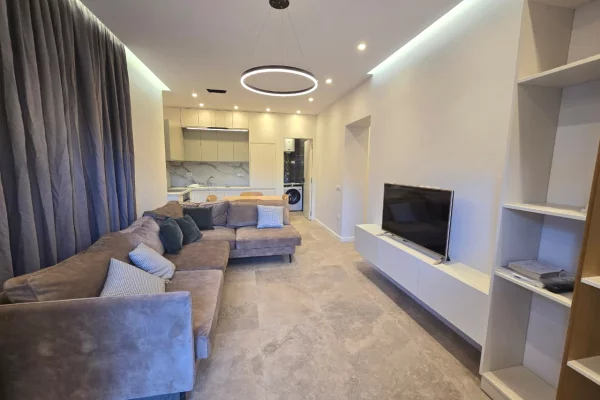 Shtepi ne shitje Apartament ne Tirane, 1+1, Mobilimi E mobiluar, Pagesa 135,000  Euro.