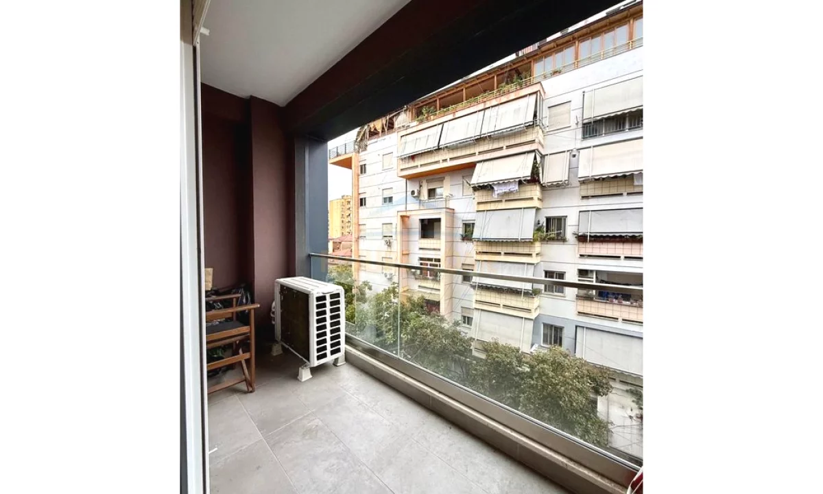 Appartamento in vendita a Tirana 2+1, Arredato