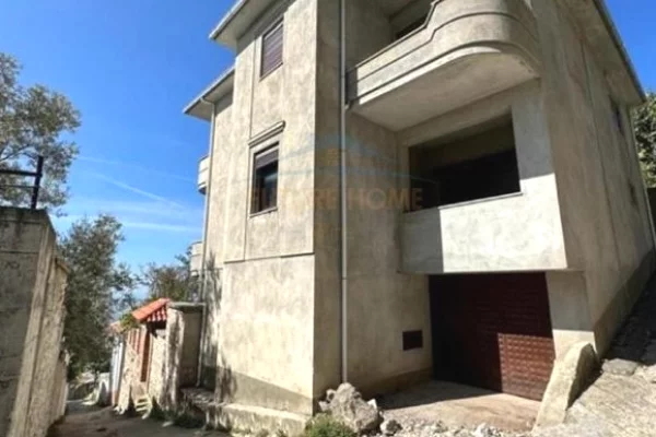 Casa in vendita 4+1 a Kruja - 160,000 Euro