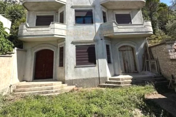 Casa privata/Indipendente in vendita a Kruja 4+1, Vuoto