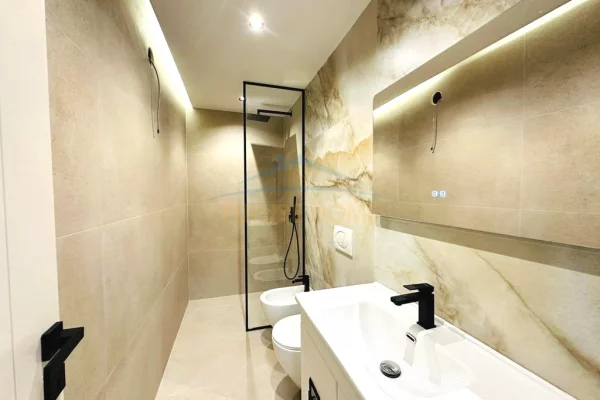 Appartamento in vendita a Tirana 1+1, Arredato