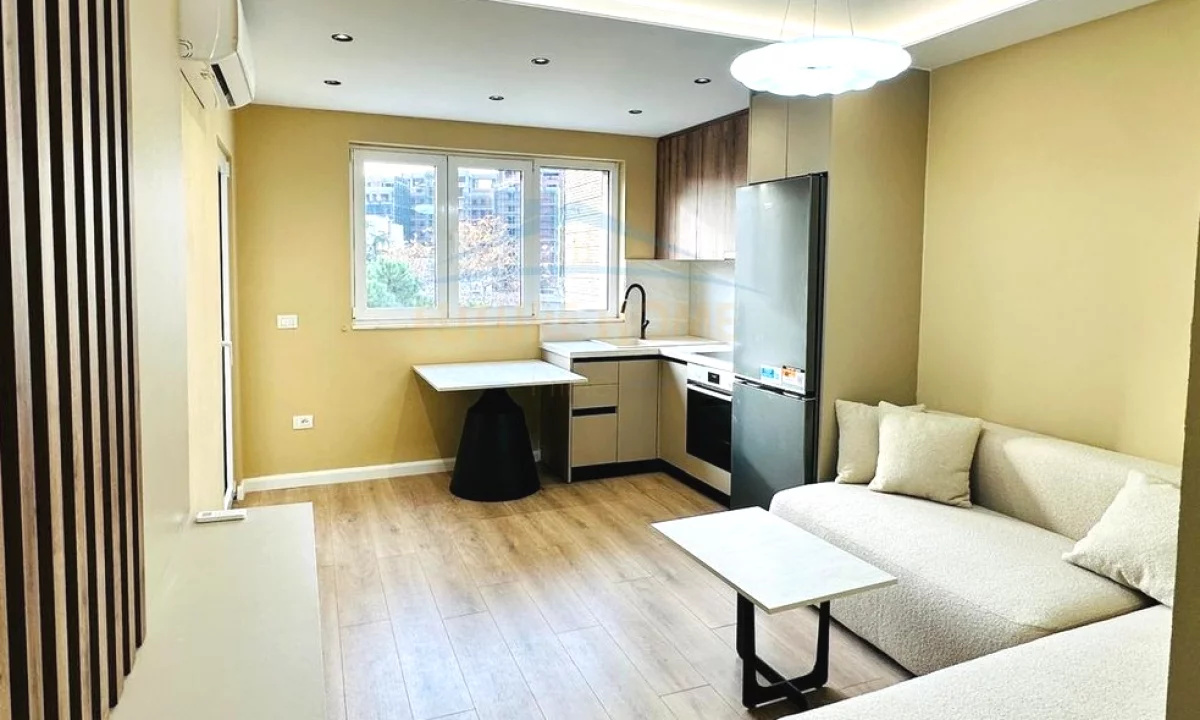 Appartamento in vendita a Tirana 1+1, Arredato