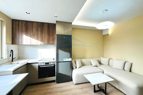 Appartamento in vendita a Tirana 1+1, Arredato